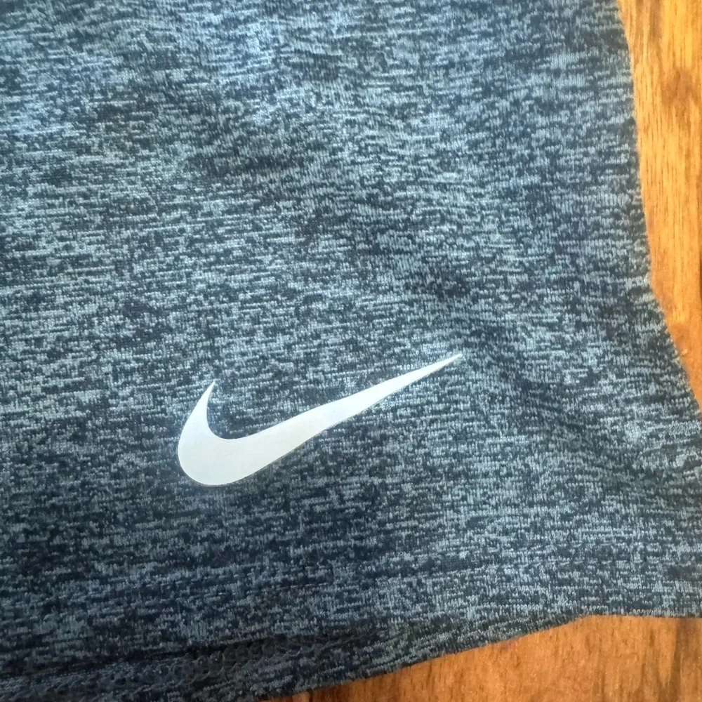Nike Dry Fit Top - Picture 5 of 6